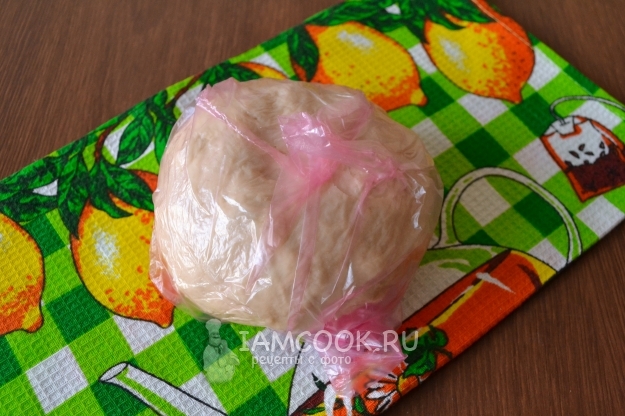 Положить тесто в пакет