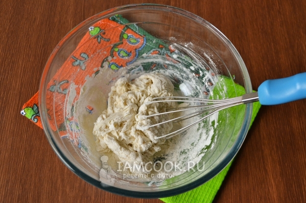 Размешать тесто венчиком