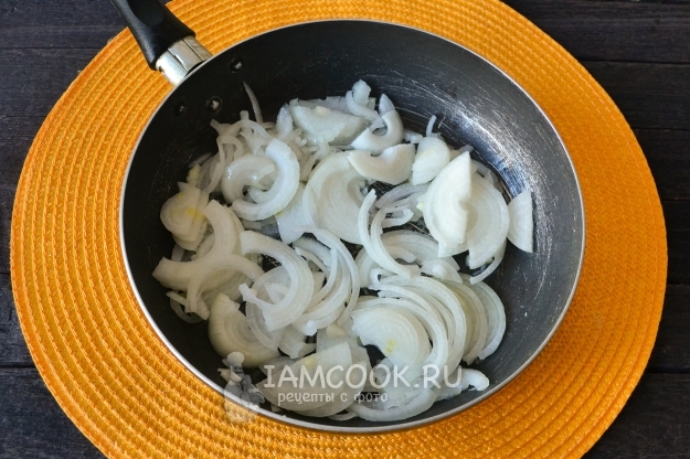 Обжарить лук