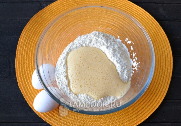 Добавить яйца