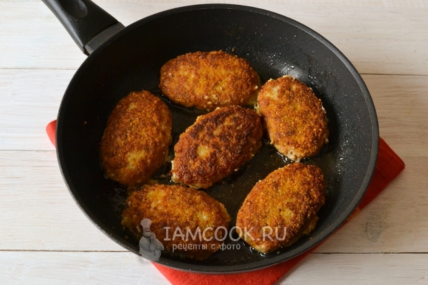Фото котлет из минтая в сухарях на сковороде