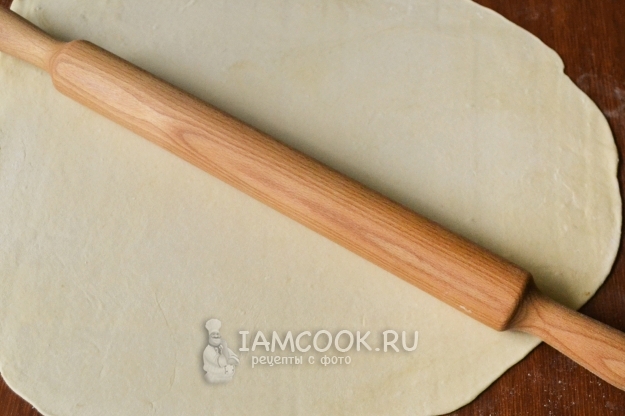 Тонко раскатать тесто скалкой