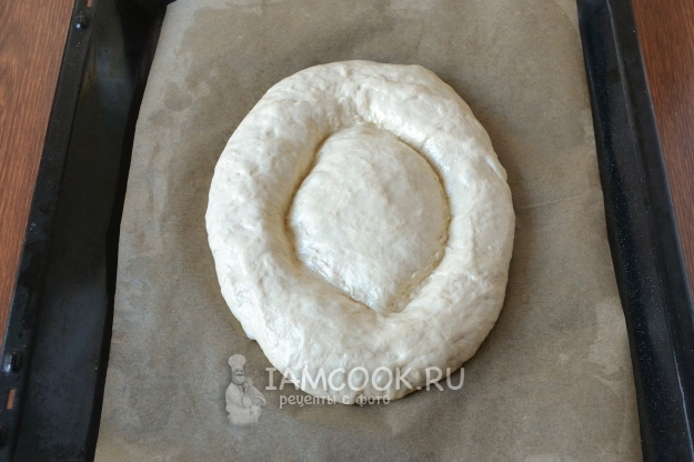 Выложить тесто на пергамент