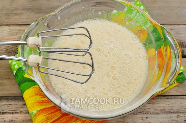 Взбить смесь миксером