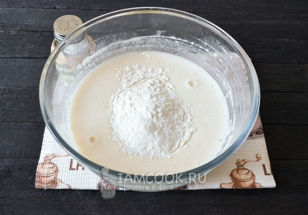 Всыпать муку и соль