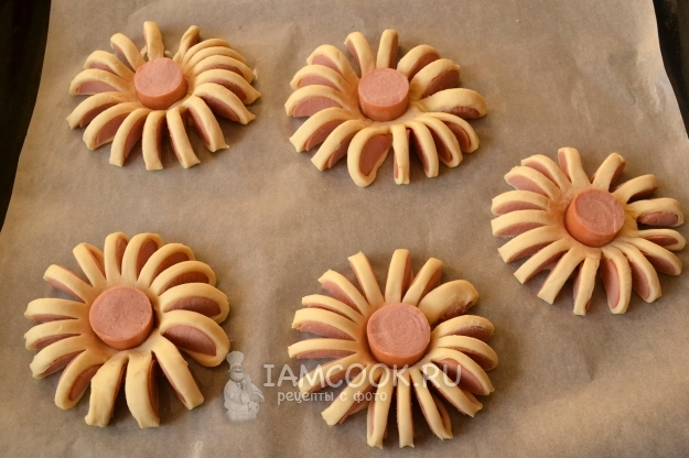 Выложить заготовки на противень