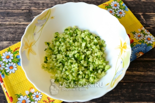 Порезать огурцы