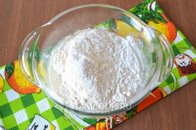 Всыпать муку