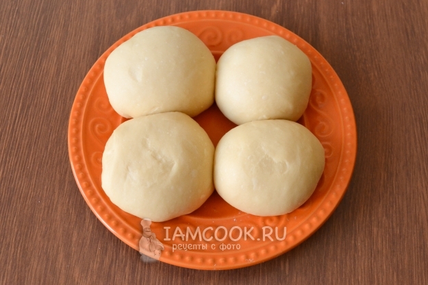 Скатать из теста шарики