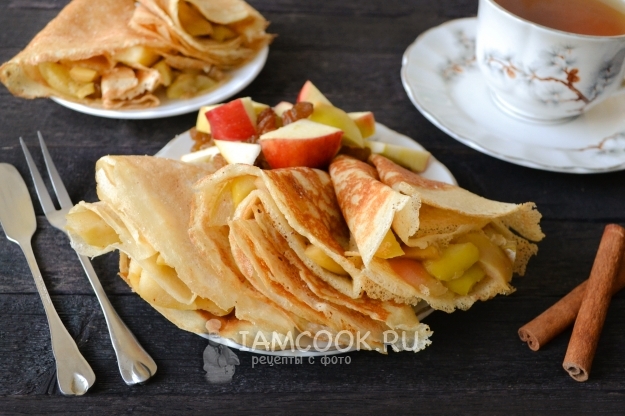 Рецепт постных блинчиков с начинкой из яблок с изюмом