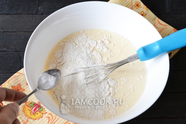 Всыпать муку