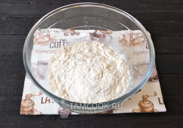 Всыпать муку