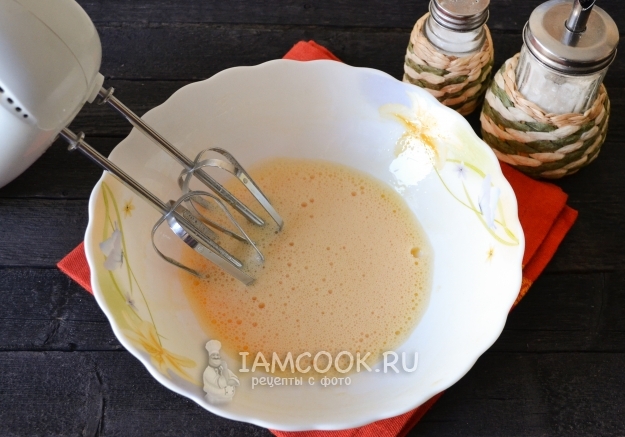 Взбить яйца миксером