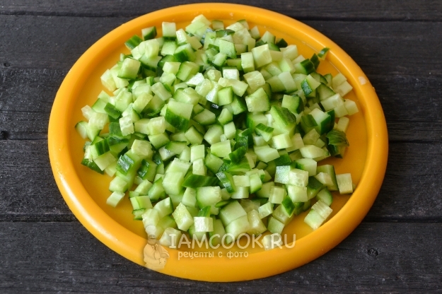 Порезать огурец