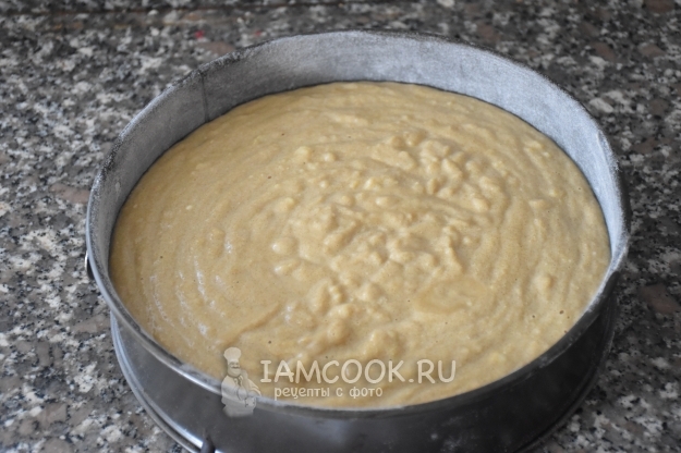 Перелить тесто в форму