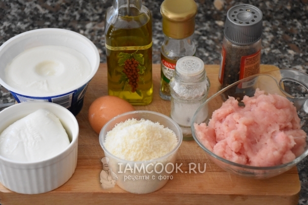 Ингредиенты для мясного рулета из фарша индейки с сыром