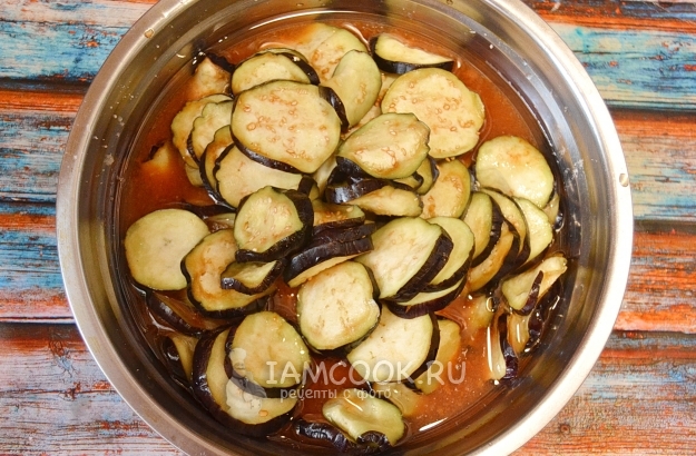 Положить баклажаны