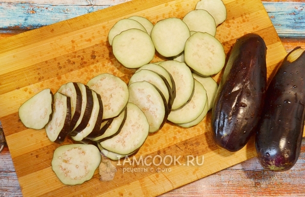 Порезать баклажаны