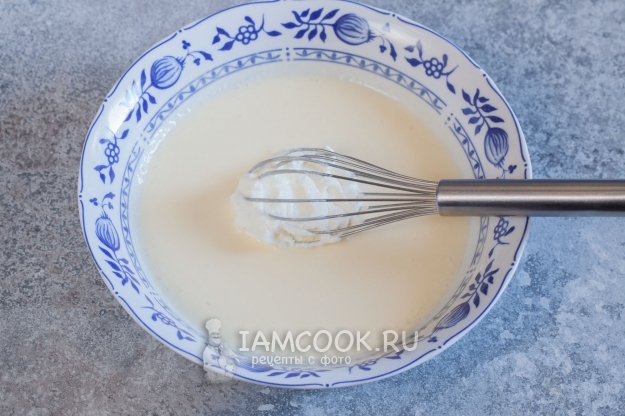 Ввести сливки в сливочный крем