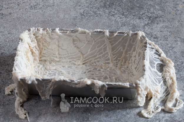 Положить сальник в форму