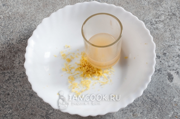 Выжать сок лимона