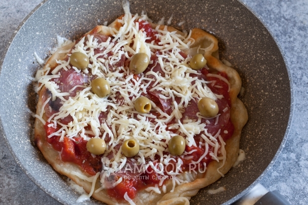 Положить на основу начинку