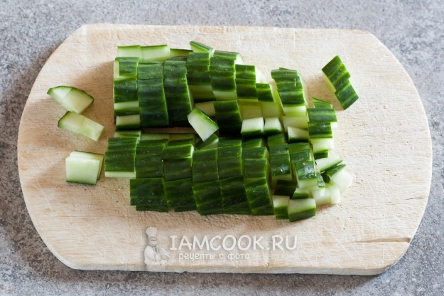 Порезать огурцы
