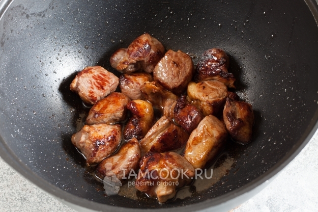 Обжарить мясо