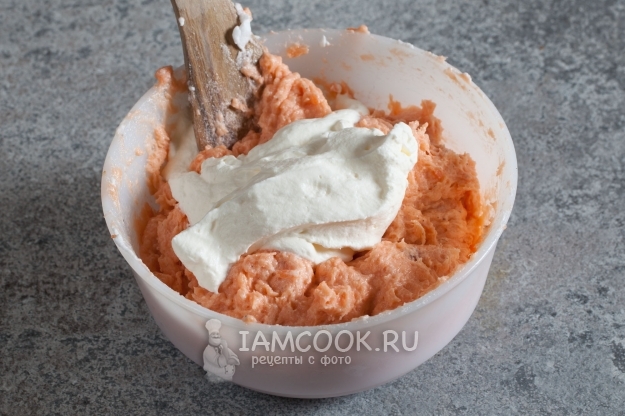 Добавить взбитые сливки