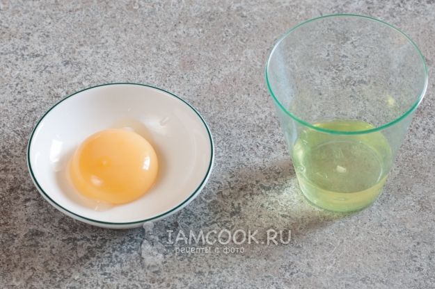 Отделить белок от желтка
