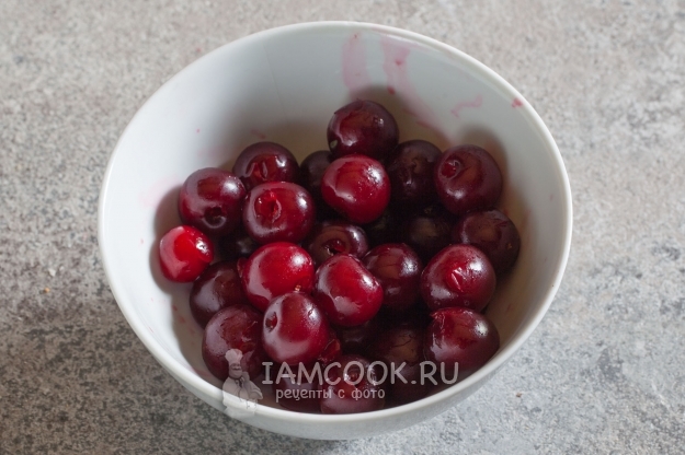 Удалить из вишни косточки