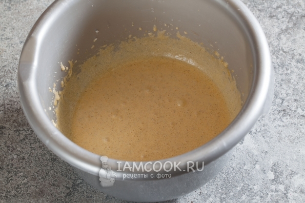 Взбить желтки с сахаром