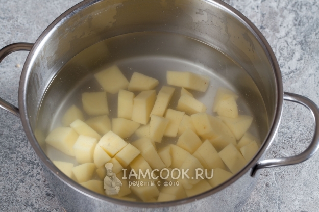 Положить картофель