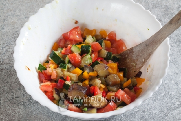 Рецепт кабачков с баклажанами, помидорами и перцем