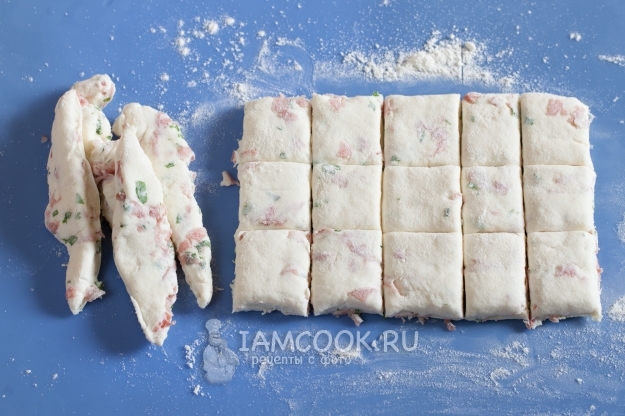 Порезать тесто на квадратики