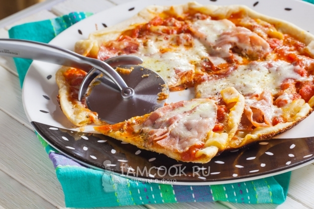 Рецепт дрожжевой пиццы на сковороде