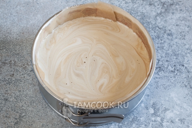 Вылить кофейный мусс на основу