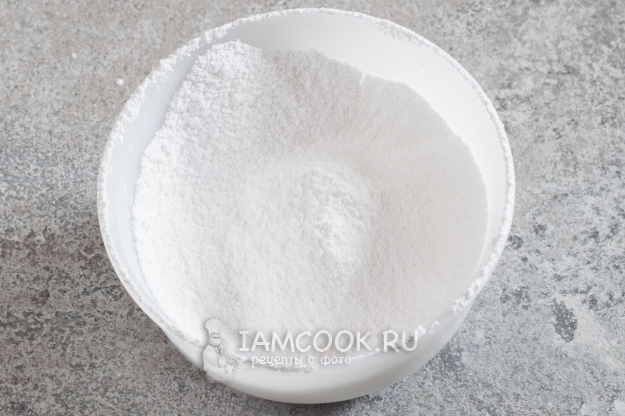 Просеять сахарную пудру