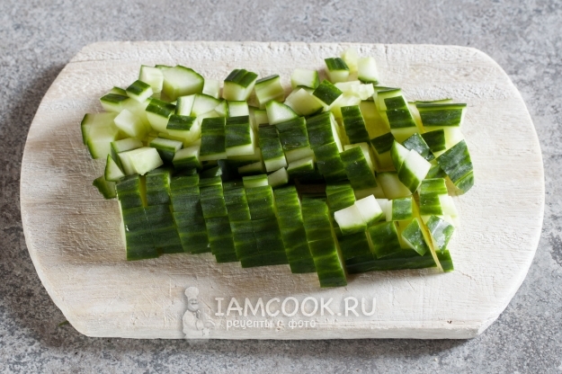 Порезать огурцы