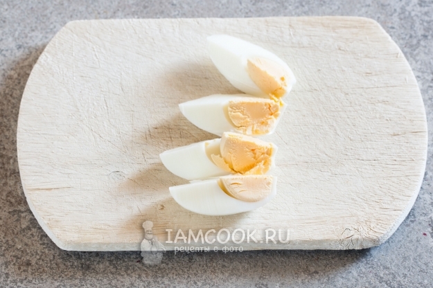 Порезать яйца