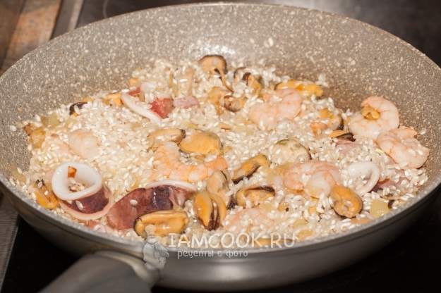 Всыпать рис