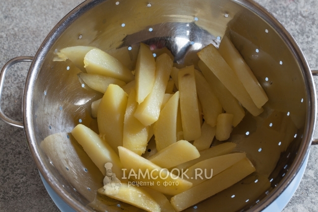 Пожарить картошку до полуготовности
