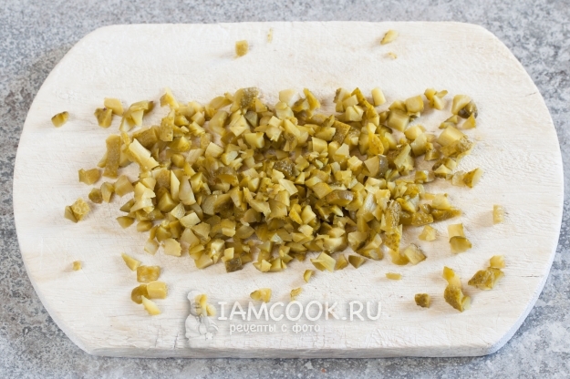 Порезать огурцы