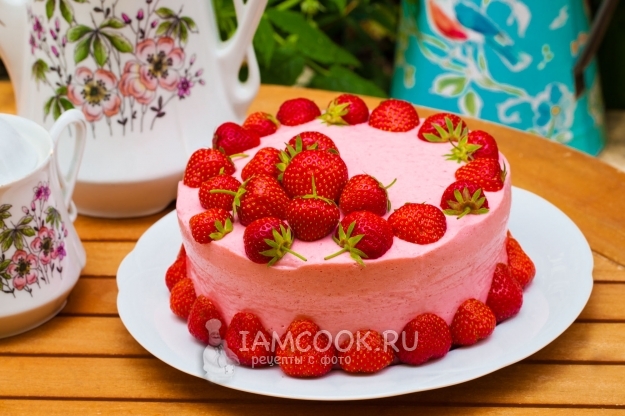 Рецепт бисквитного клубнично-бананового торта