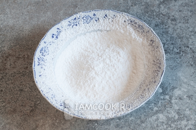 Просеять сахарную пудру