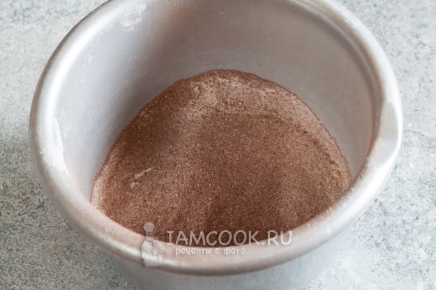 Всыпать муку, какао и разрыхлитель