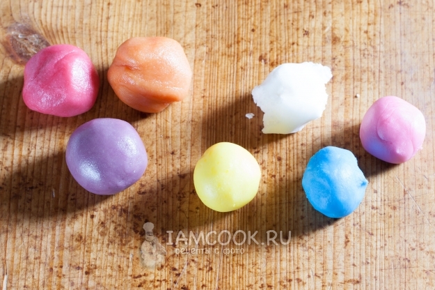 Покрасить мастику