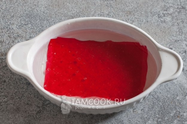 Замочить желатин в воде