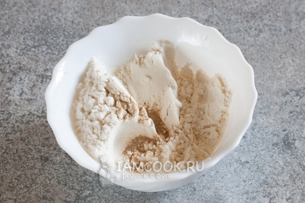 Соединить муку с анисом