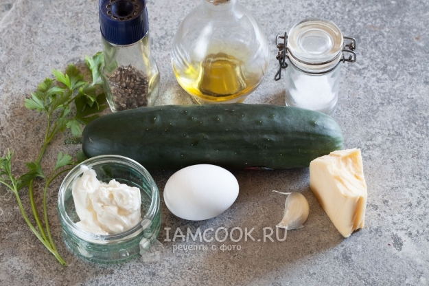 Ингредиенты для жареных огурцов с сыром